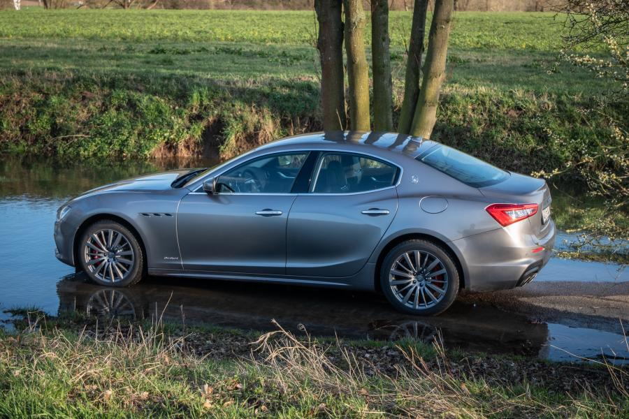  Maserati Ghibli GranSport 2017 года  (фото 4 из 18)